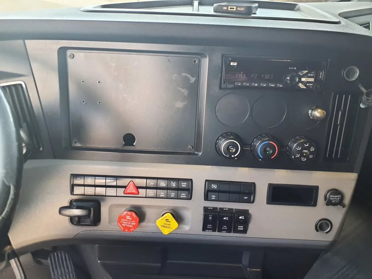 2020 Freightliner Cascadia in Springfield, MA — photo 7