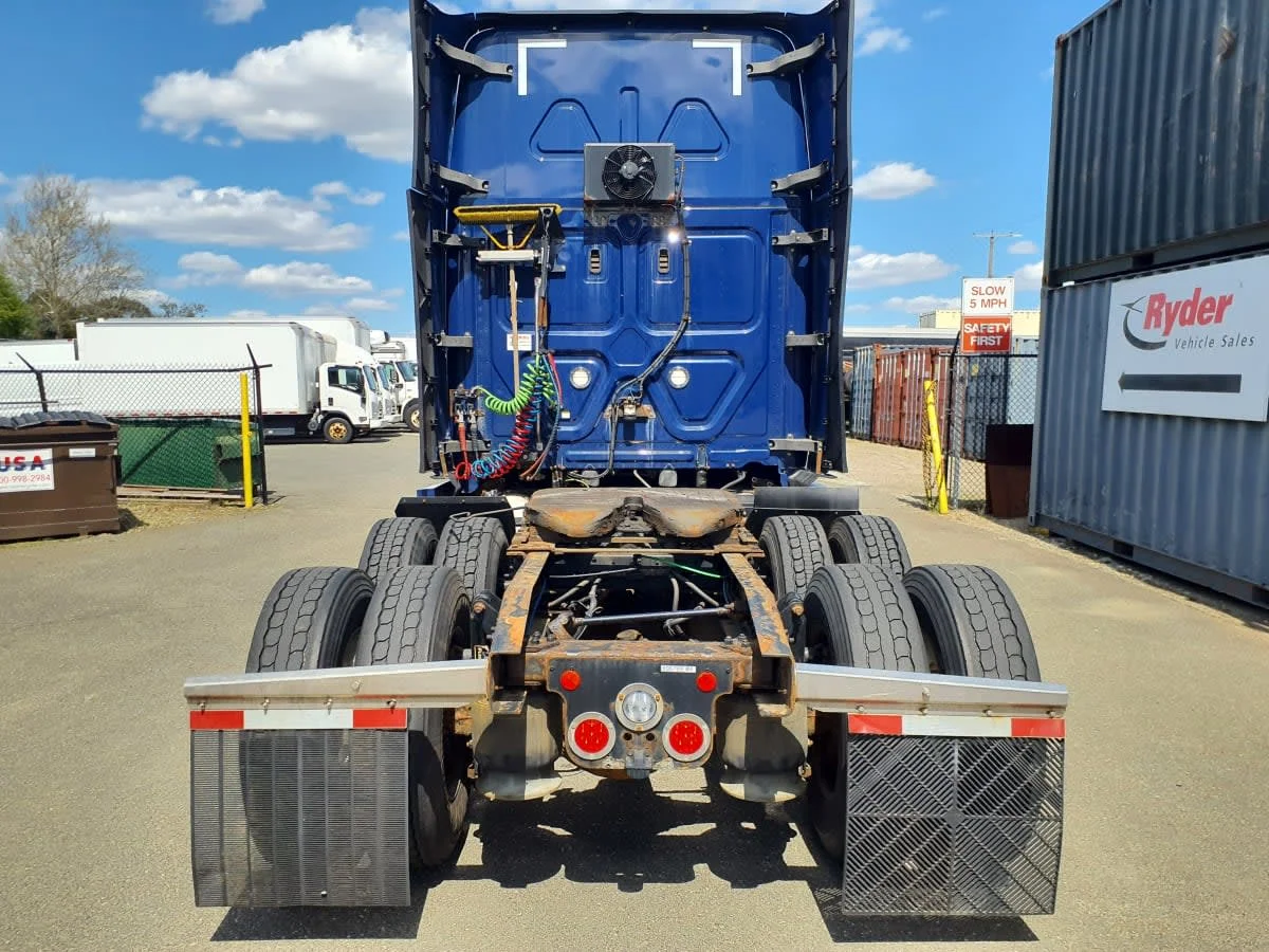 2020 Freightliner Cascadia in Springfield, MA — photo 5