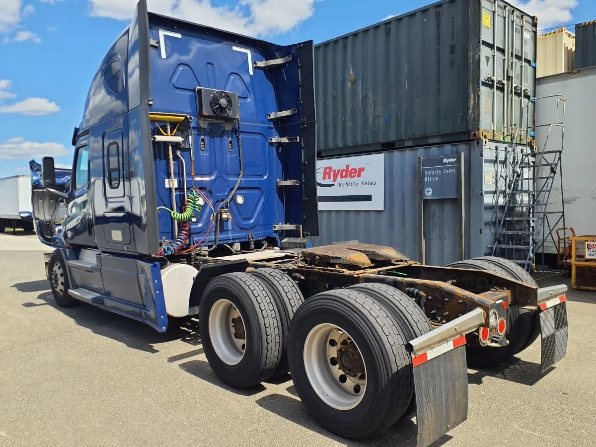 2020 Freightliner Cascadia in Springfield, MA — photo 6