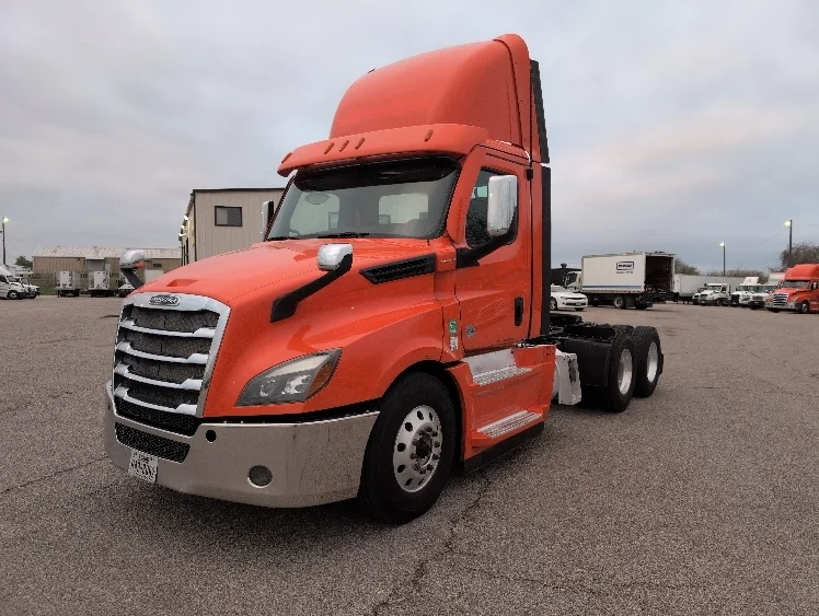 2020 Freightliner Cascadia in San Antonio, TX — photo 3