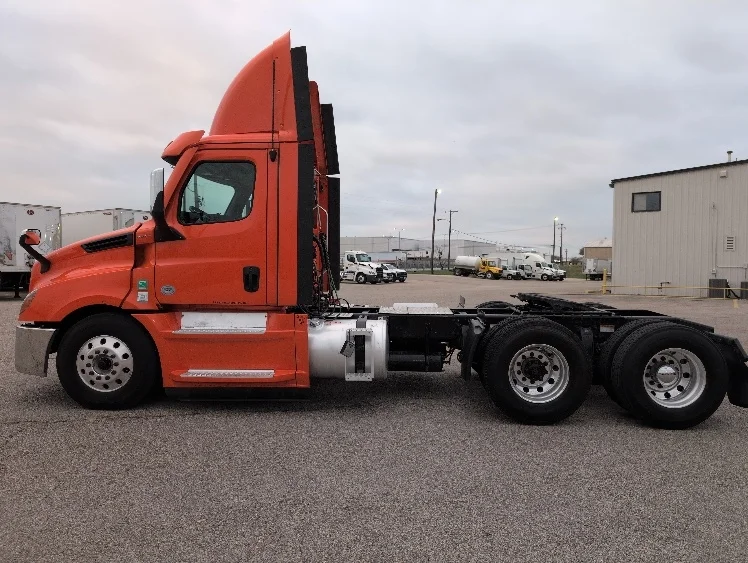 2020 Freightliner Cascadia in San Antonio, TX — photo 4