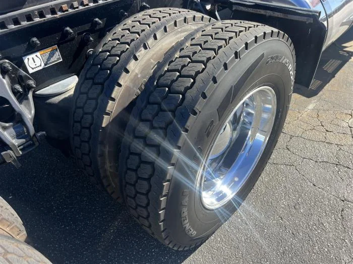 2021 Peterbilt 579 in Sylmar, CA — photo 13