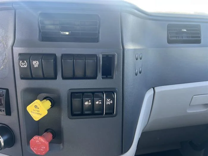 2021 Peterbilt 579 in Sylmar, CA — photo 23