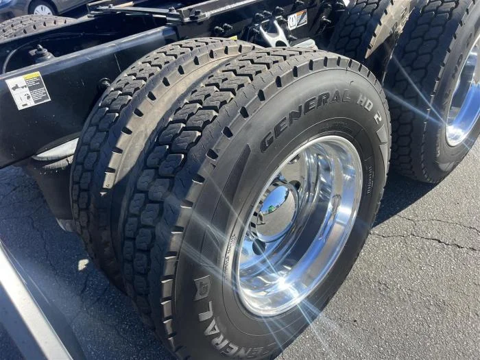 2021 Peterbilt 579 in Sylmar, CA — photo 14