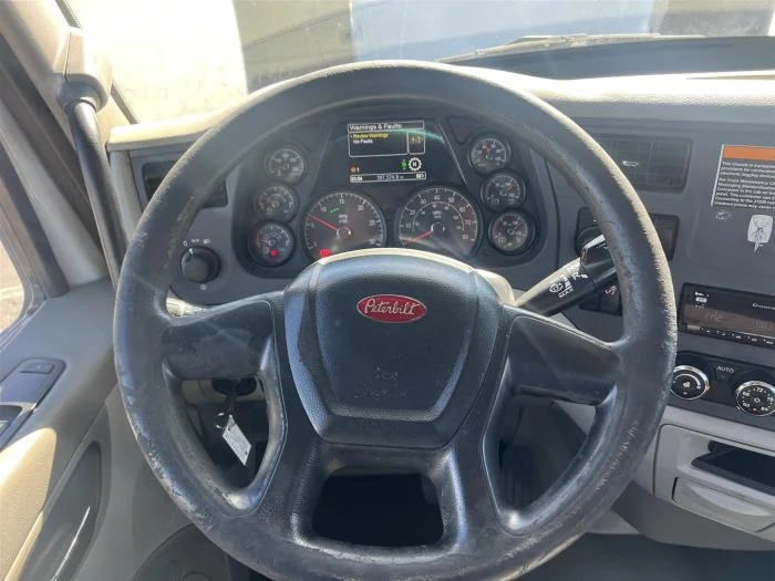 2021 Peterbilt 579 in Sylmar, CA — photo 26