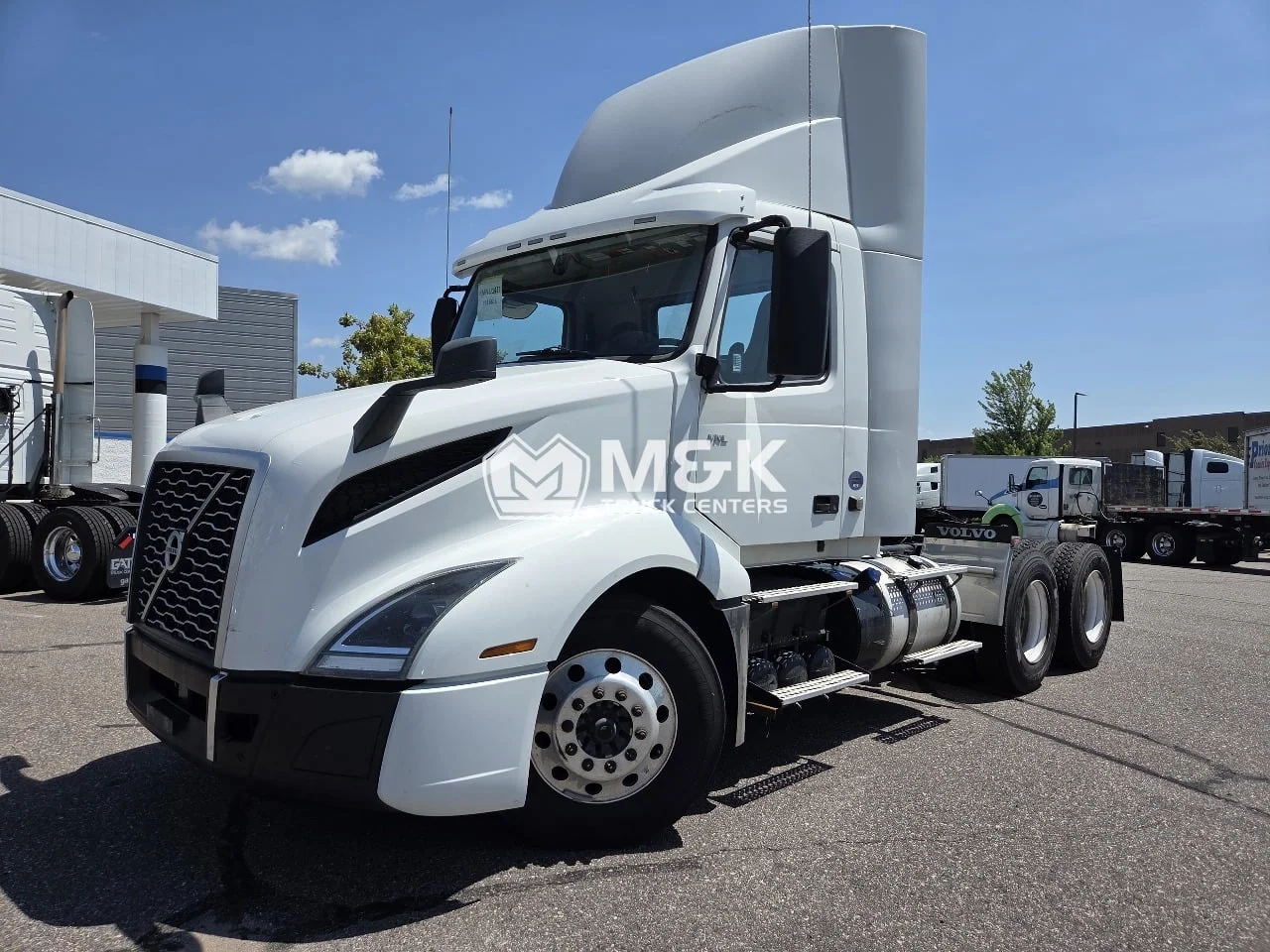 2023 Volvo VNL 300 in Elk River, MN