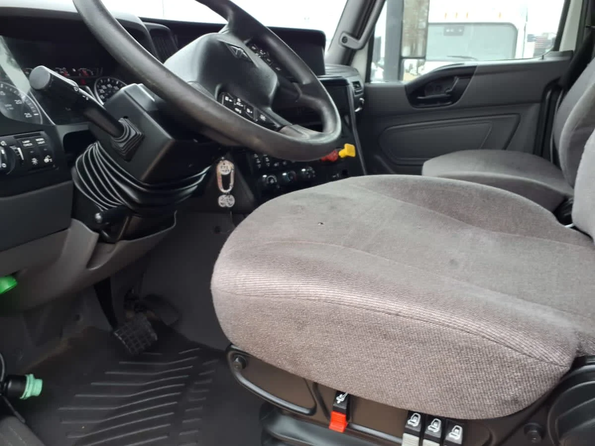 2020 International LT in Houston, TX — photo 7