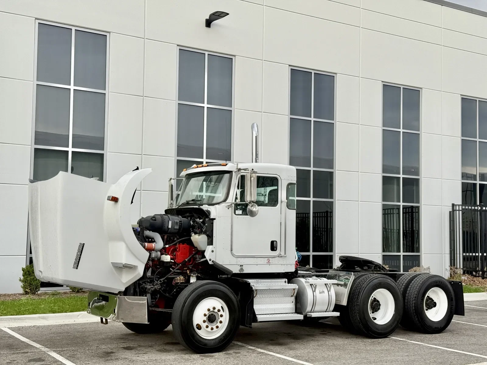 2010 Kenworth T800 - image 10
