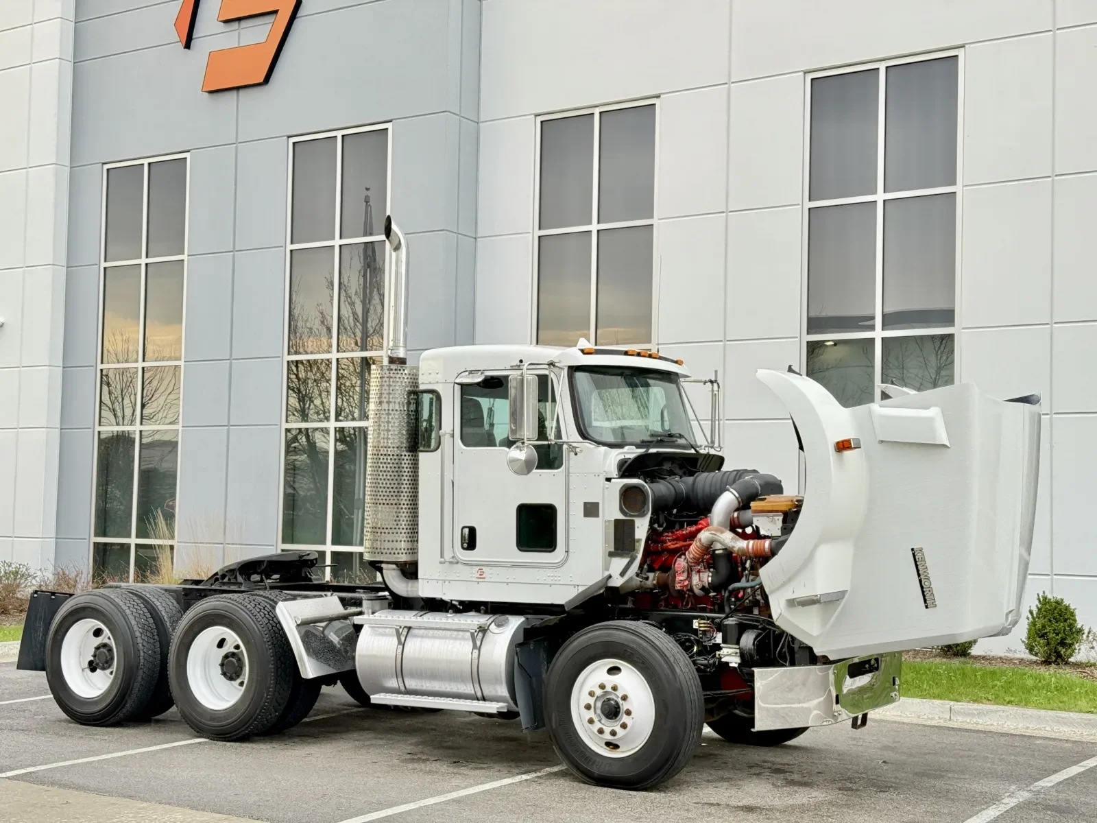 2010 Kenworth T800 - image 9