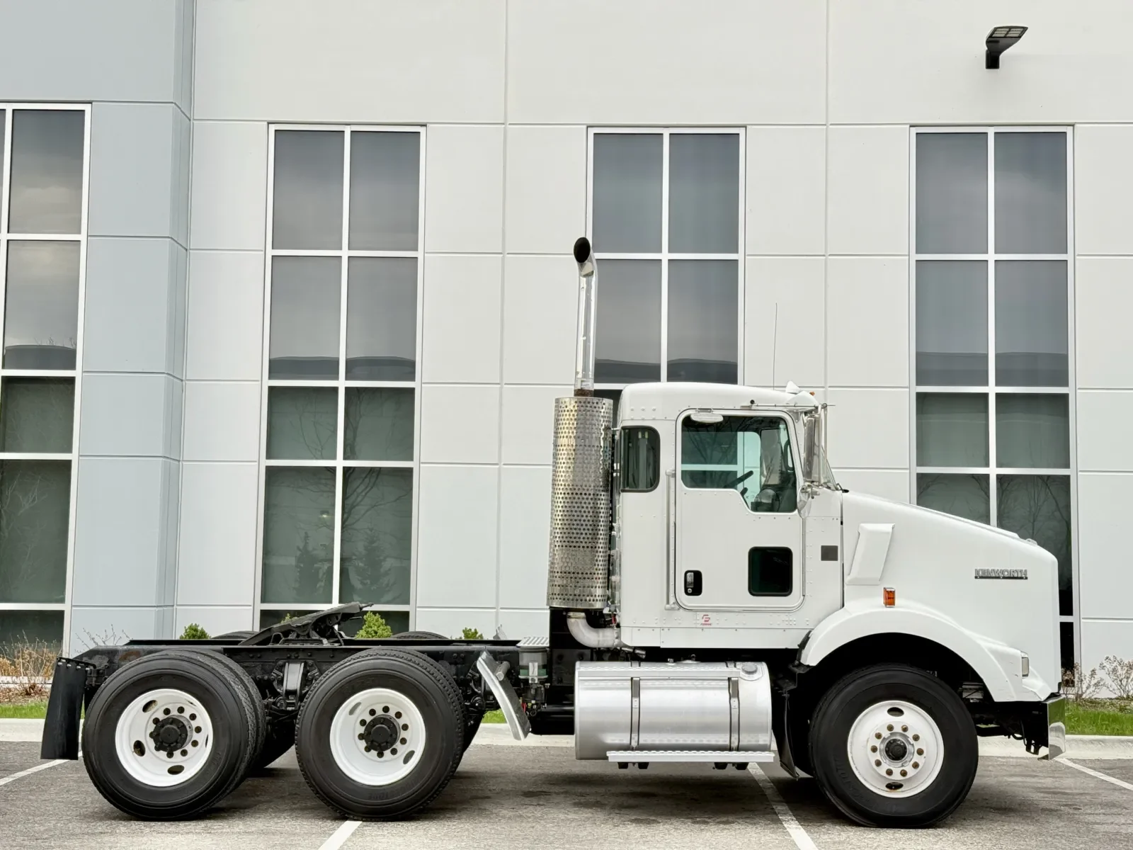2010 Kenworth T800 - image 3