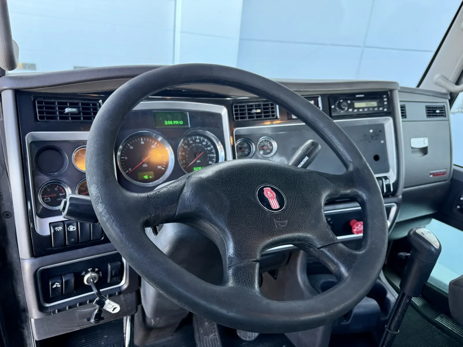 2010 Kenworth T800 - image 15