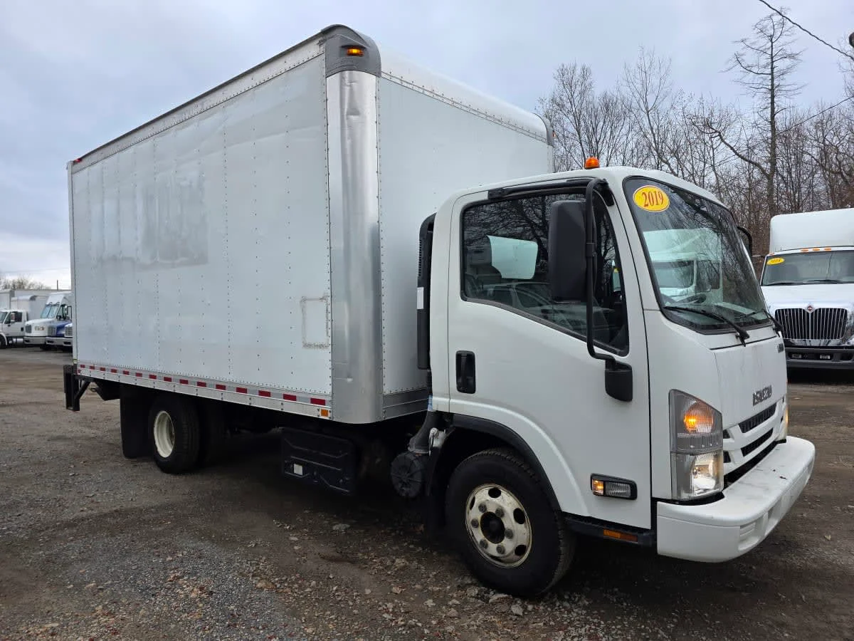 2019 Isuzu NPR - image 3