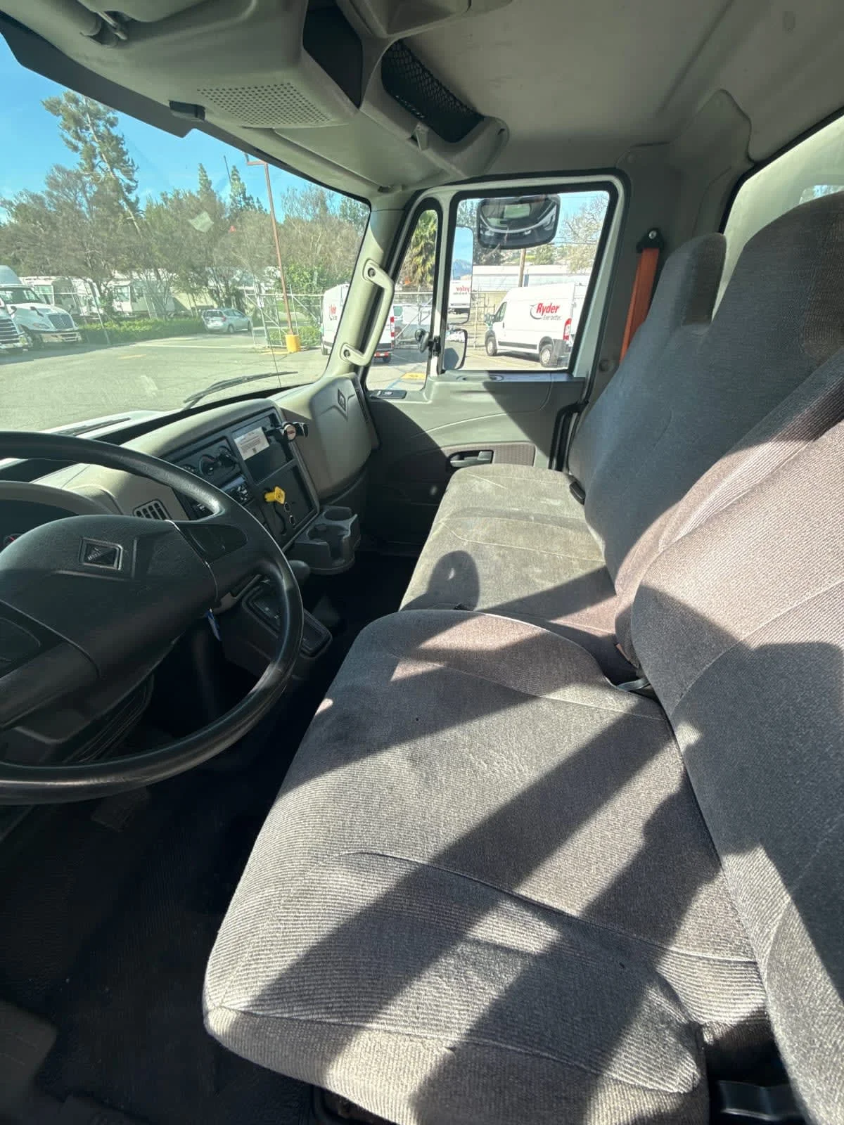 2019 International 4300 - image 7
