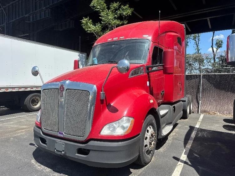 2017 Kenworth T680 in North Bergen, NJ — photo 3