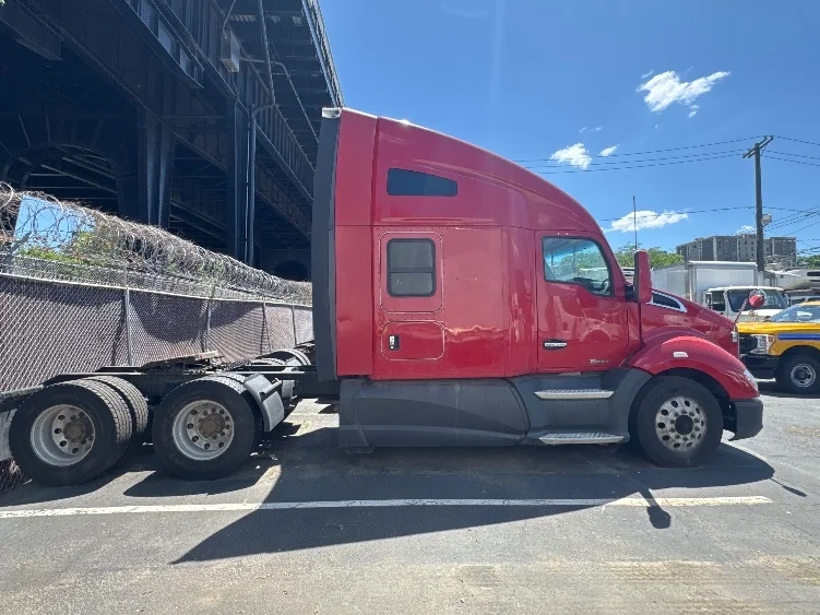 2017 Kenworth T680 in North Bergen, NJ — photo 8