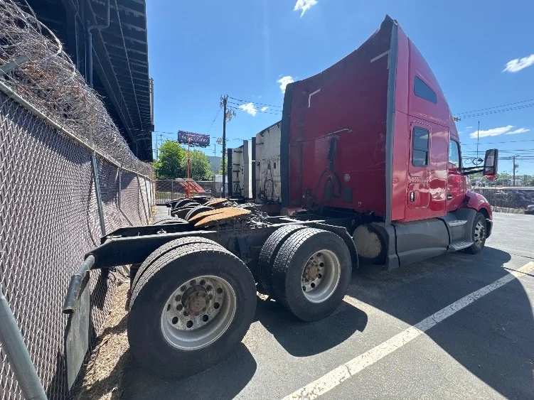 2017 Kenworth T680 in North Bergen, NJ — photo 7