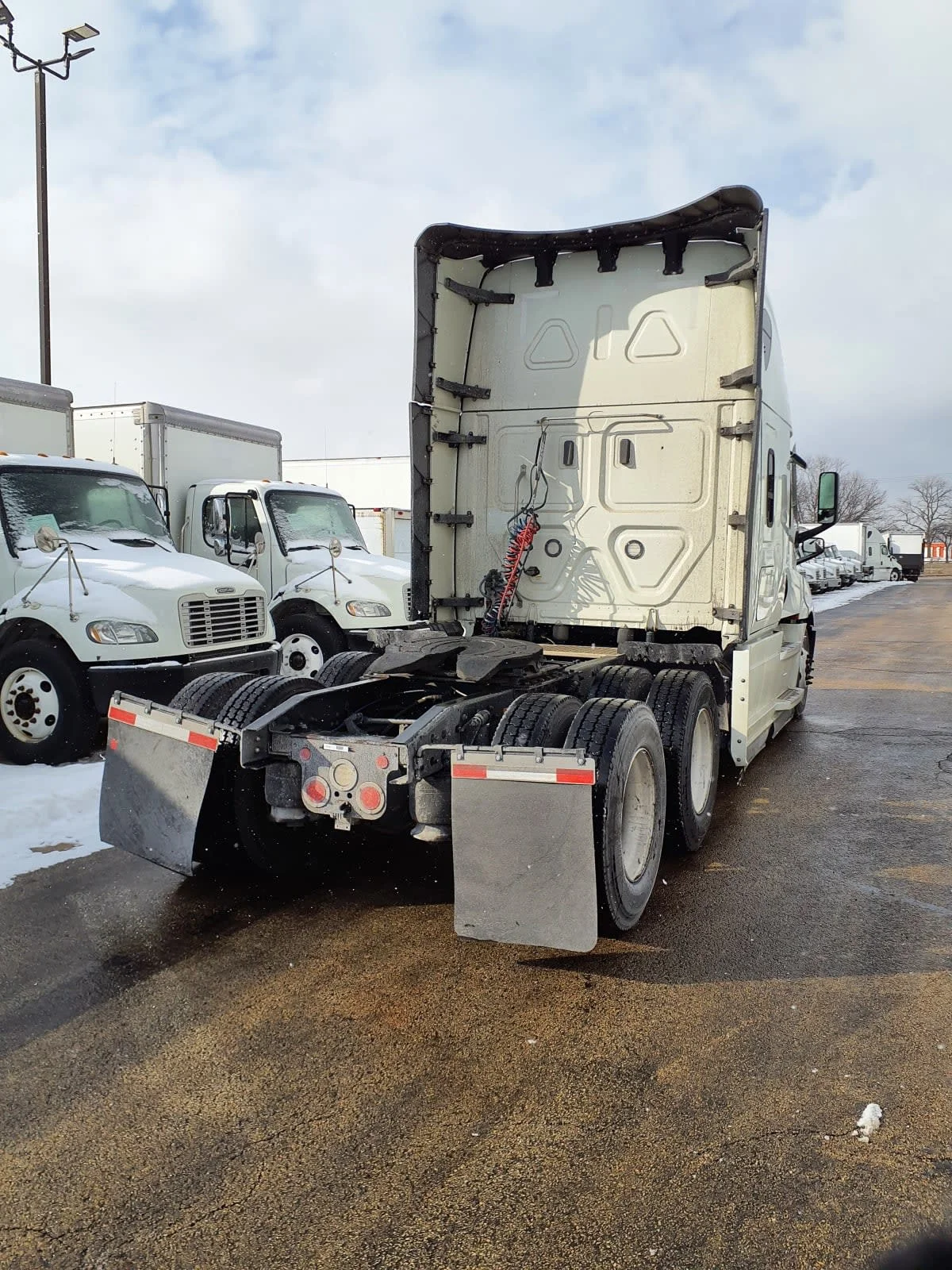 2021 Freightliner Cascadia - image 4