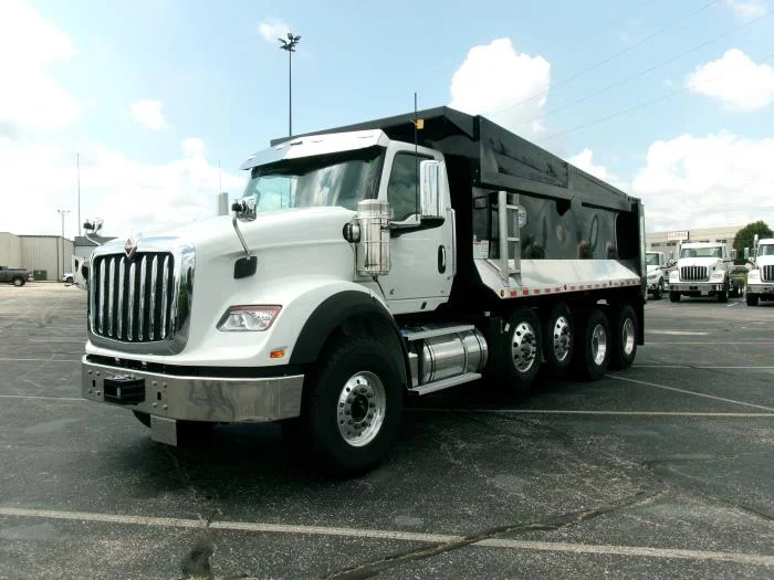 2026 International HX — photo 2