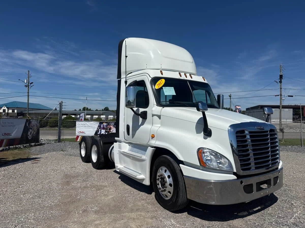 2017 Freightliner Cascadia in Birmingham, AL — photo 3