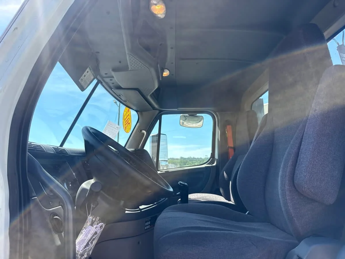 2017 Freightliner Cascadia in Birmingham, AL — photo 7