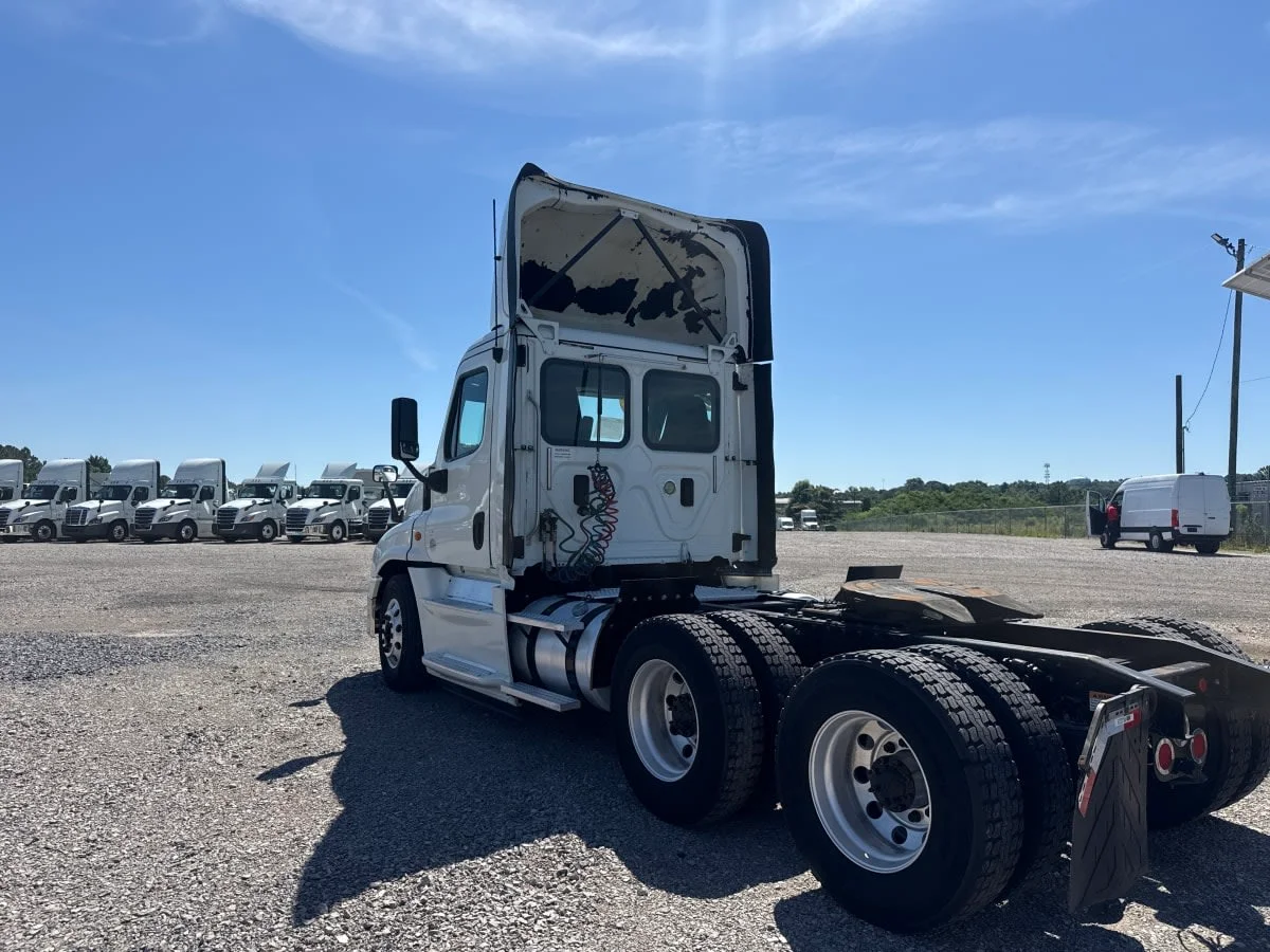 2017 Freightliner Cascadia in Birmingham, AL — photo 6