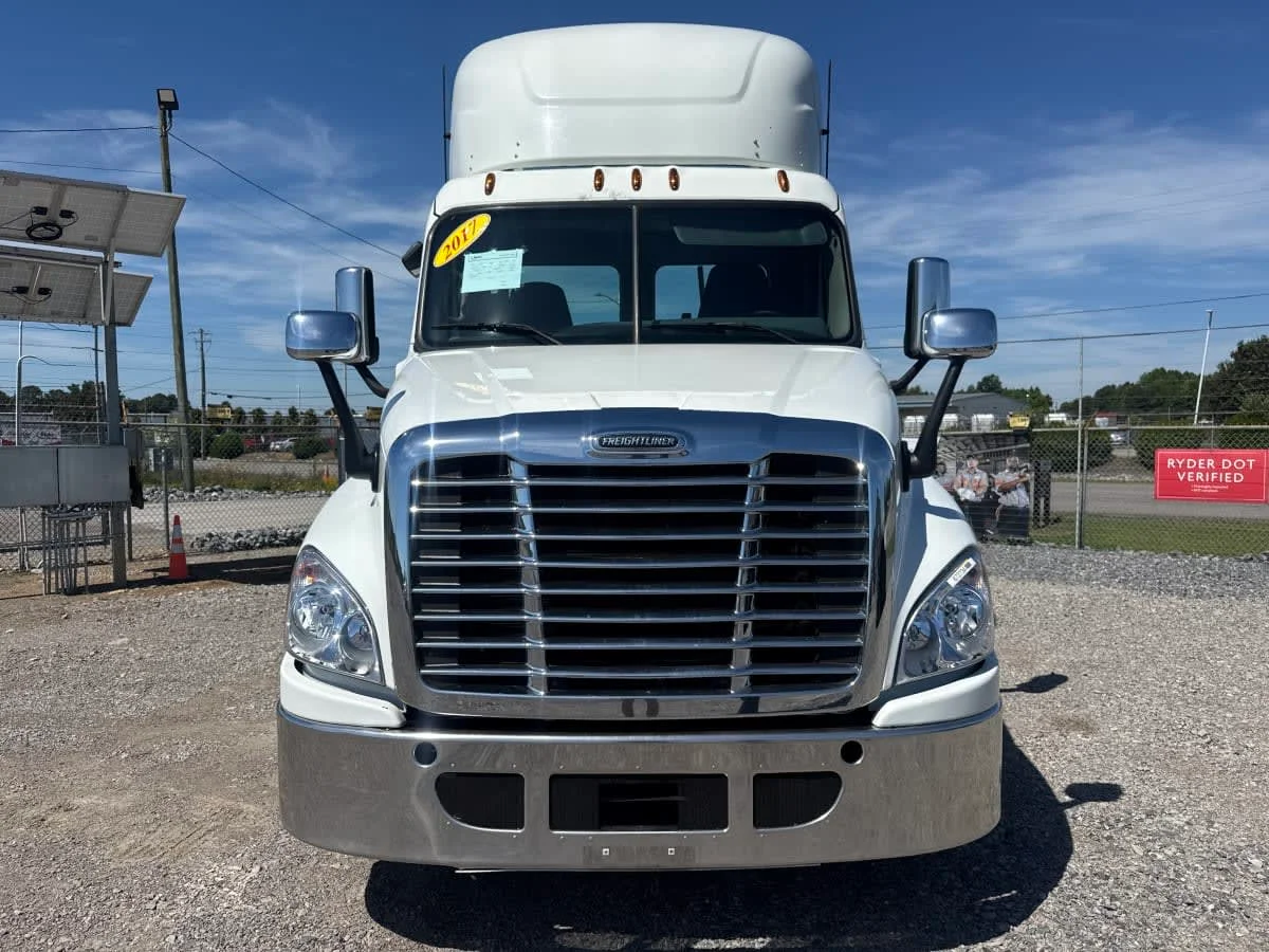 2017 Freightliner Cascadia in Birmingham, AL — photo 2