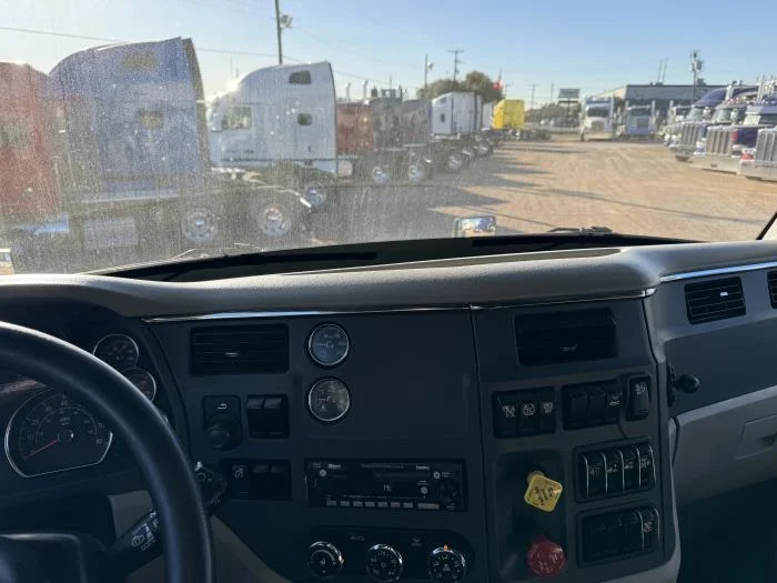 2021 Peterbilt 579 - image 7