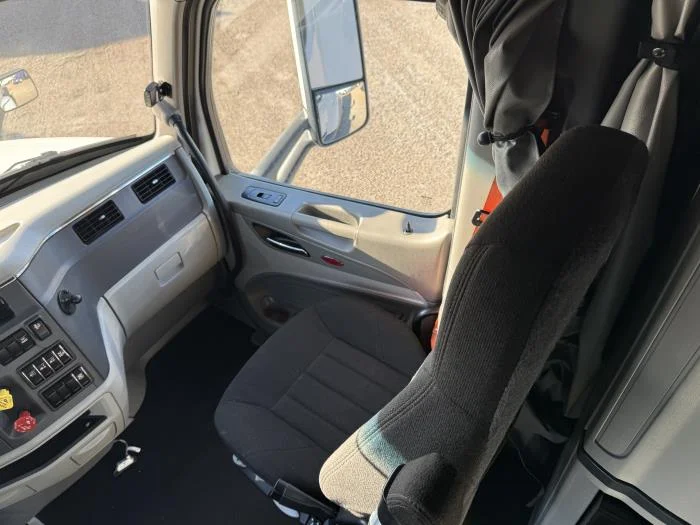 2021 Peterbilt 579 - image 27