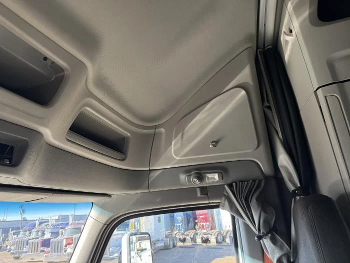 2021 Peterbilt 579 - image 13