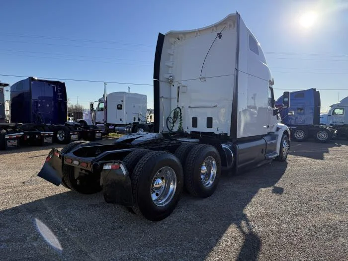 2021 Peterbilt 579 - image 4