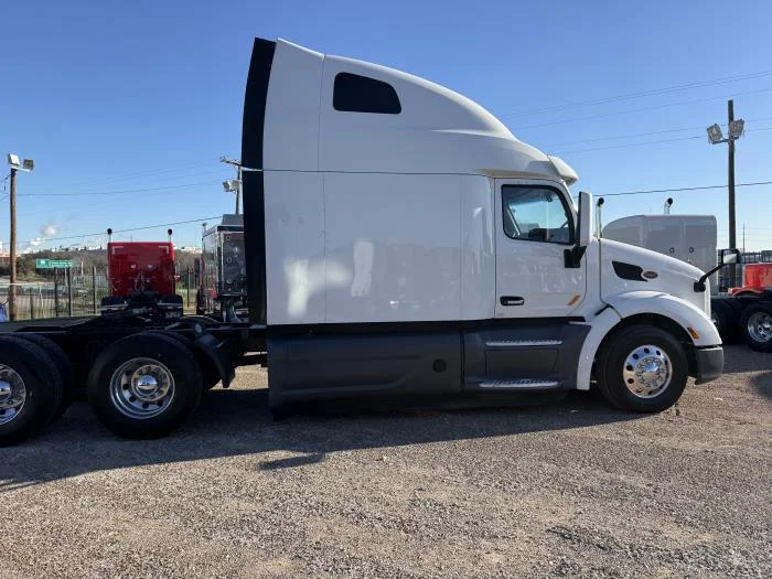 2021 Peterbilt 579 - image 3