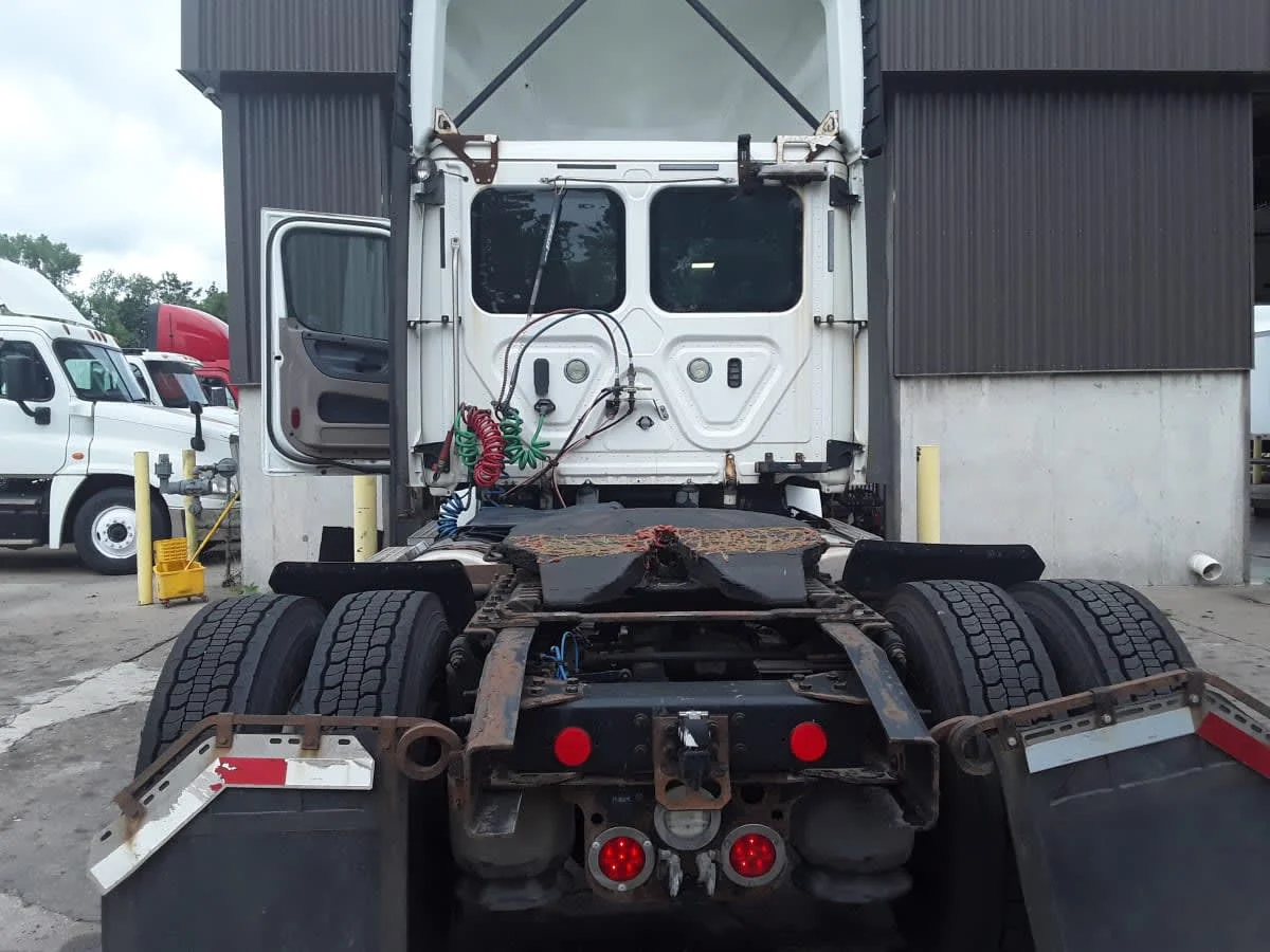 2017 Freightliner Cascadia - image 5