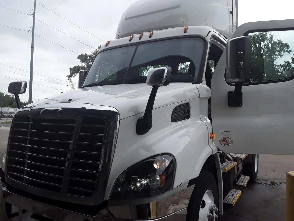 2017 Freightliner Cascadia in Kansas City, MO