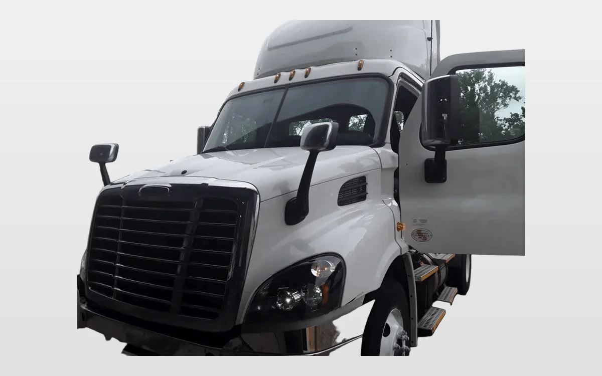 2017 Freightliner Cascadia - image 1