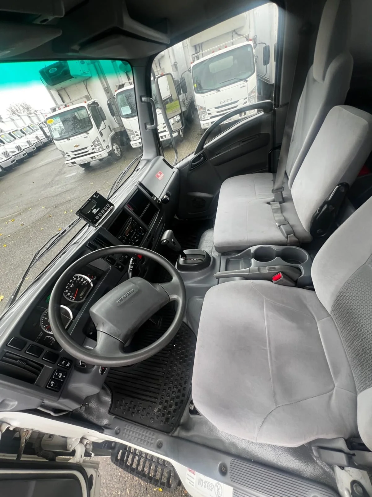 2016 Isuzu NPR - image 8