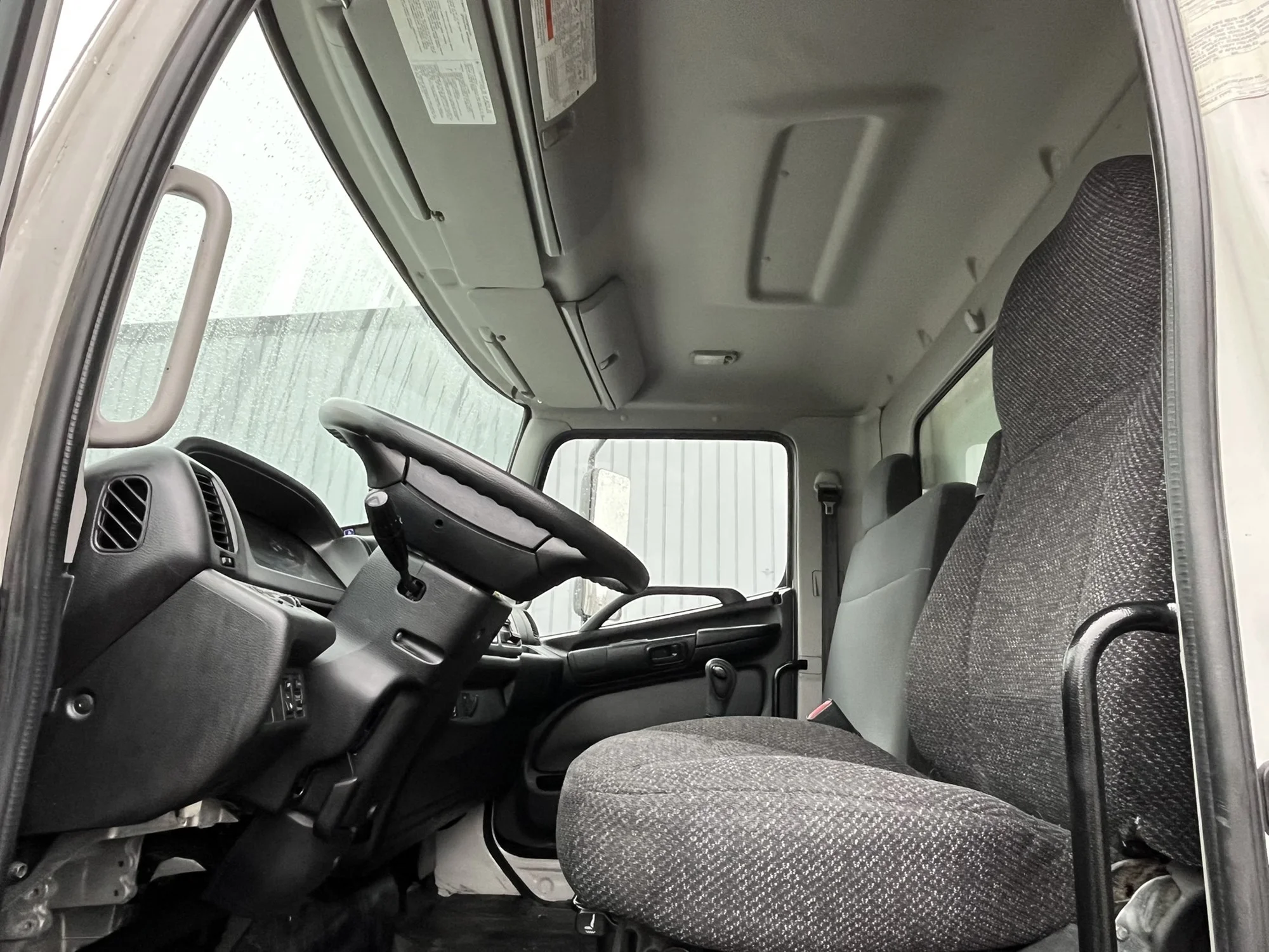 2018 Hino 338 - image 6