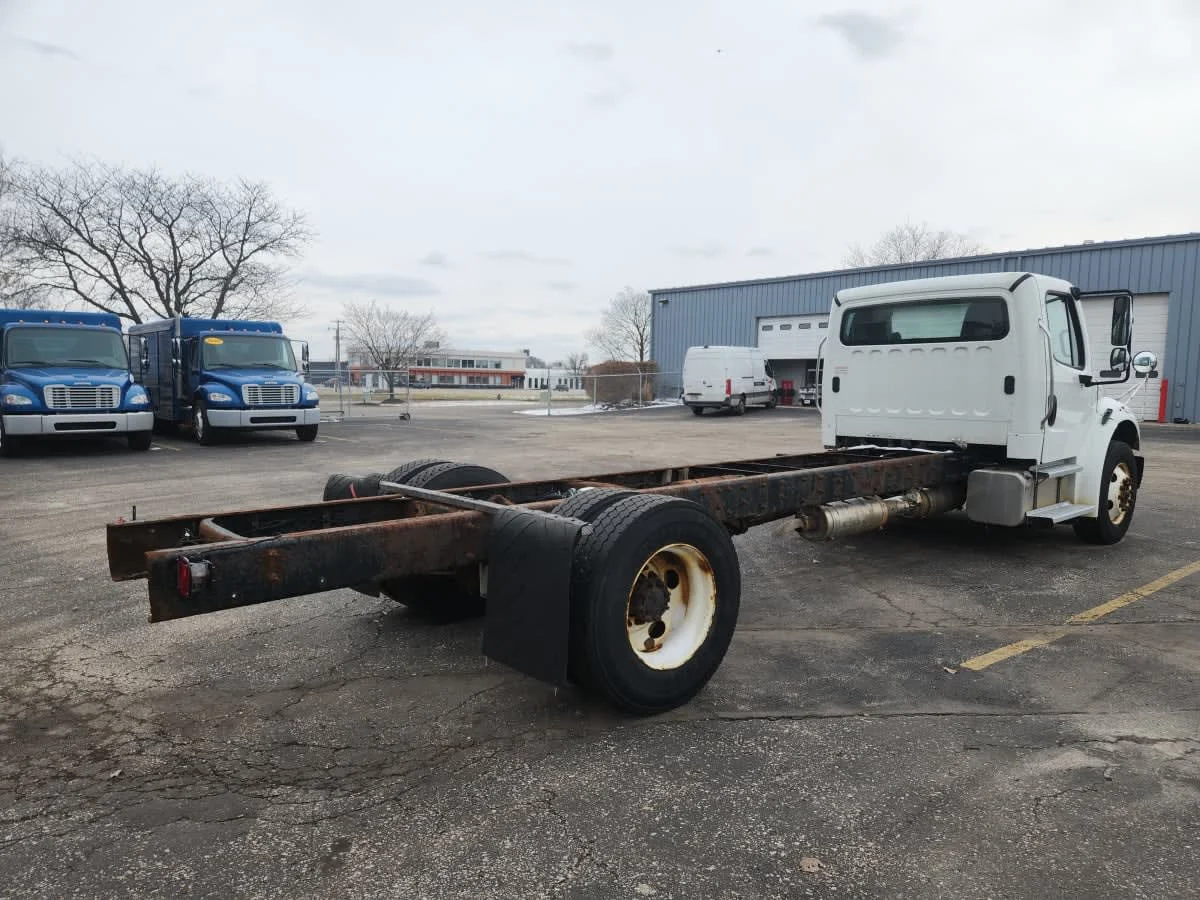 2017 Freightliner M2 106 in Hilliard, OH — photo 4