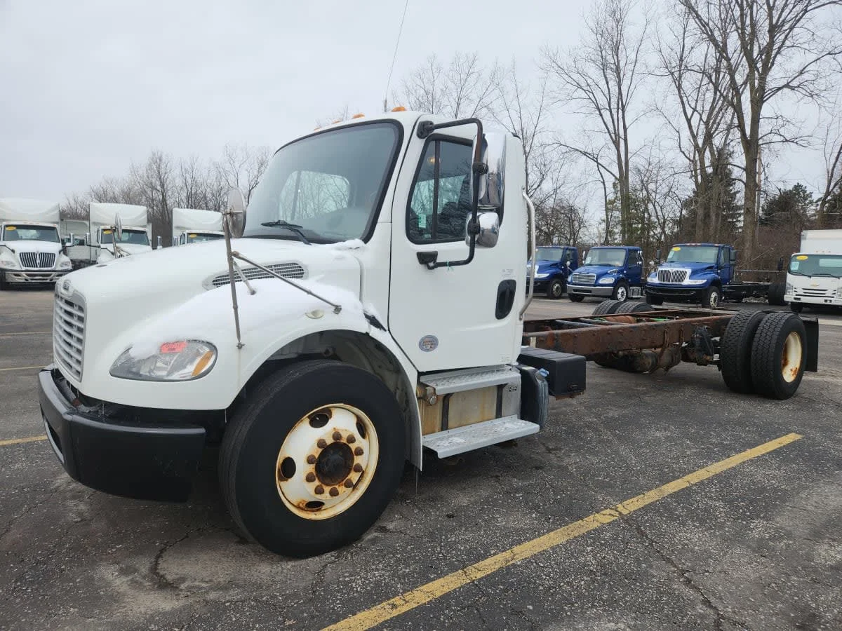 2017 Freightliner M2 106 in Hilliard, OH