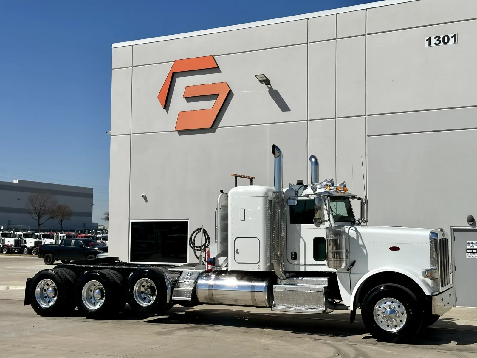 2016 Peterbilt 389 in Hutchins, TX