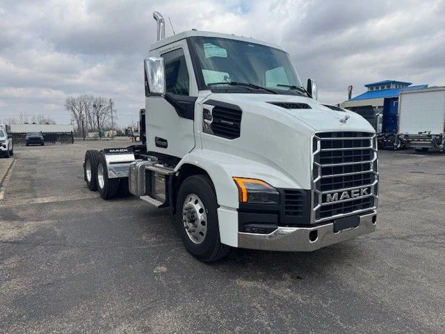 2027 Mack Anthem in London, OH — photo 3