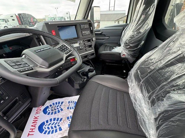 2027 Mack Anthem - image 5