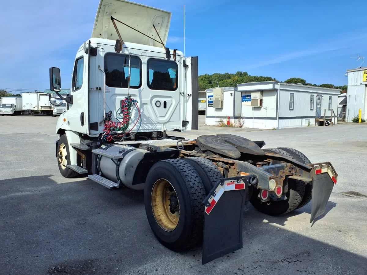 2018 Freightliner Cascadia in Salisbury, MA — photo 6