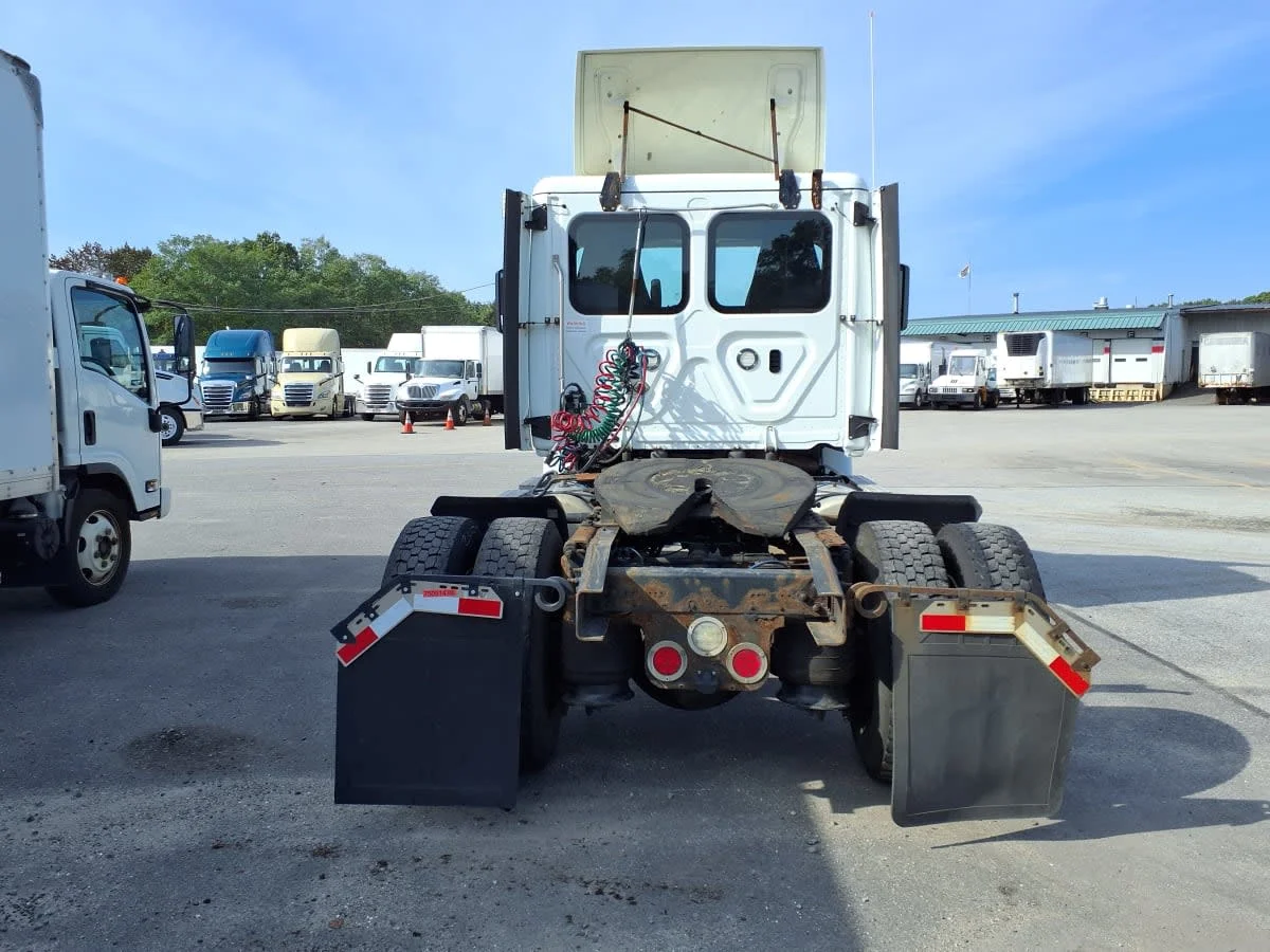 2018 Freightliner Cascadia in Salisbury, MA — photo 5