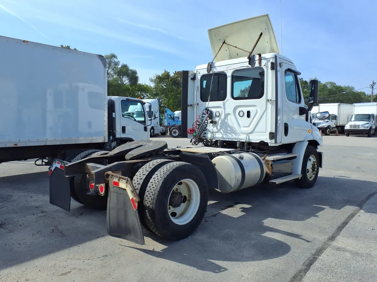 2018 Freightliner Cascadia in Salisbury, MA — photo 4