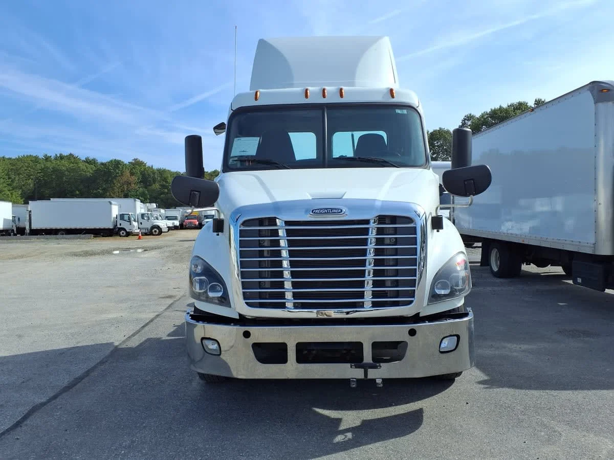 2018 Freightliner Cascadia in Salisbury, MA — photo 2