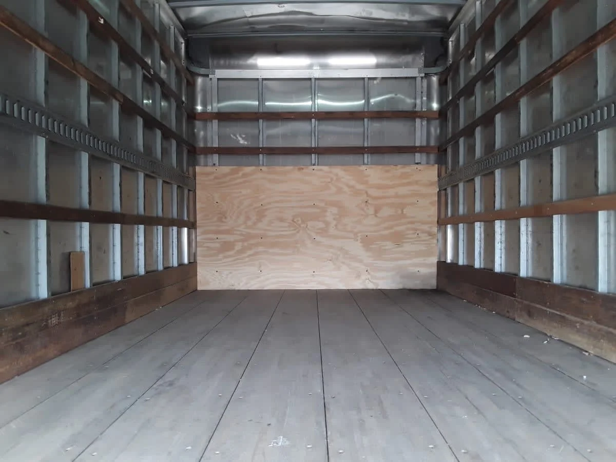 2019 Isuzu NPR - image 8