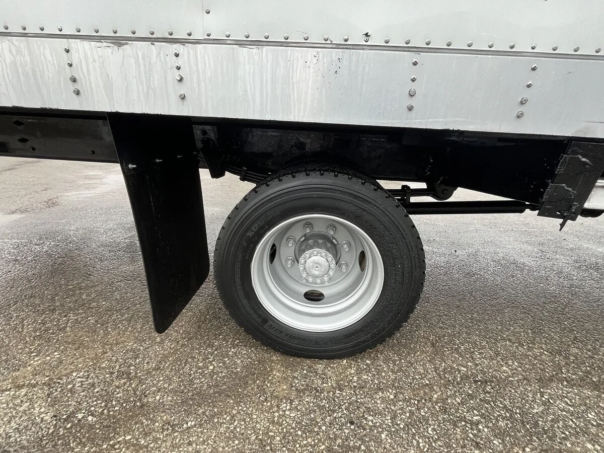 2017 Freightliner M2 106 - image 7