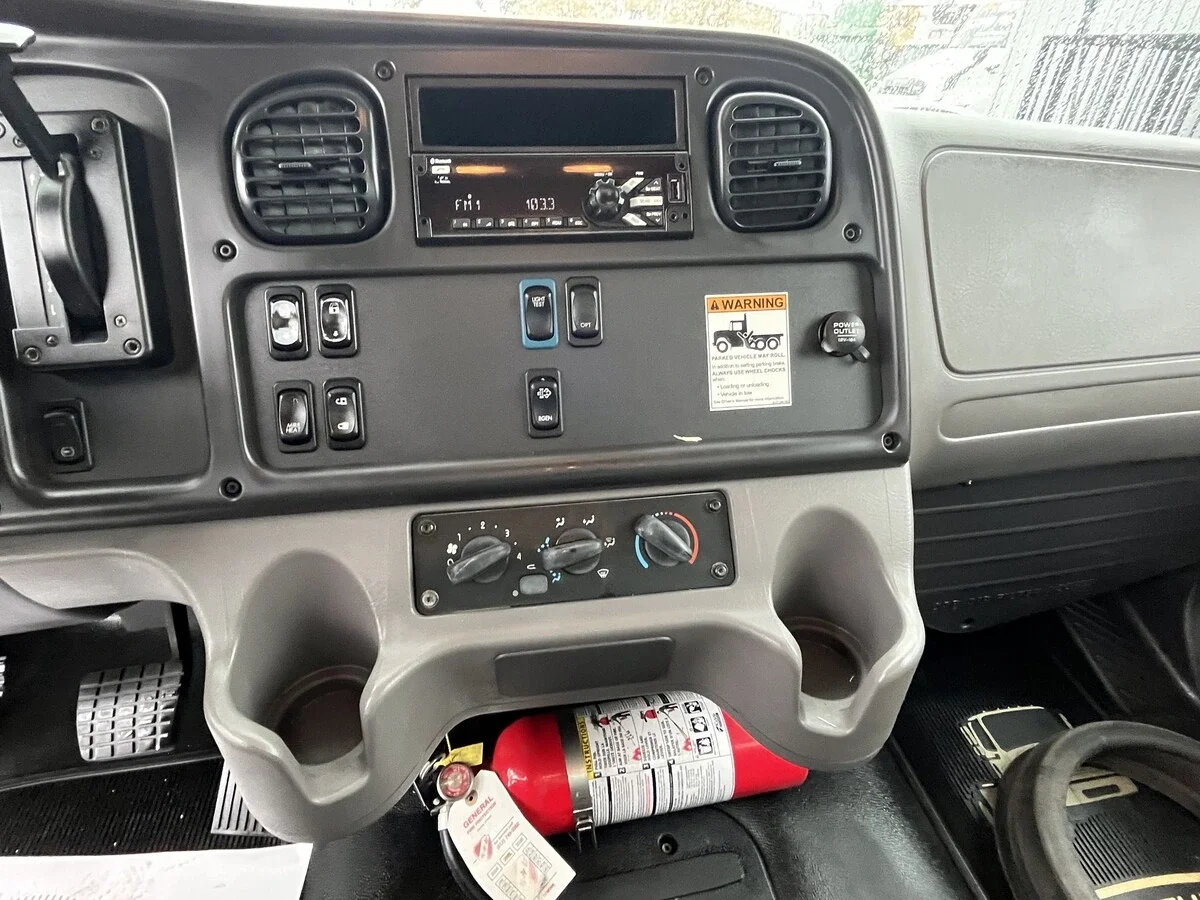 2017 Freightliner M2 106 - image 22