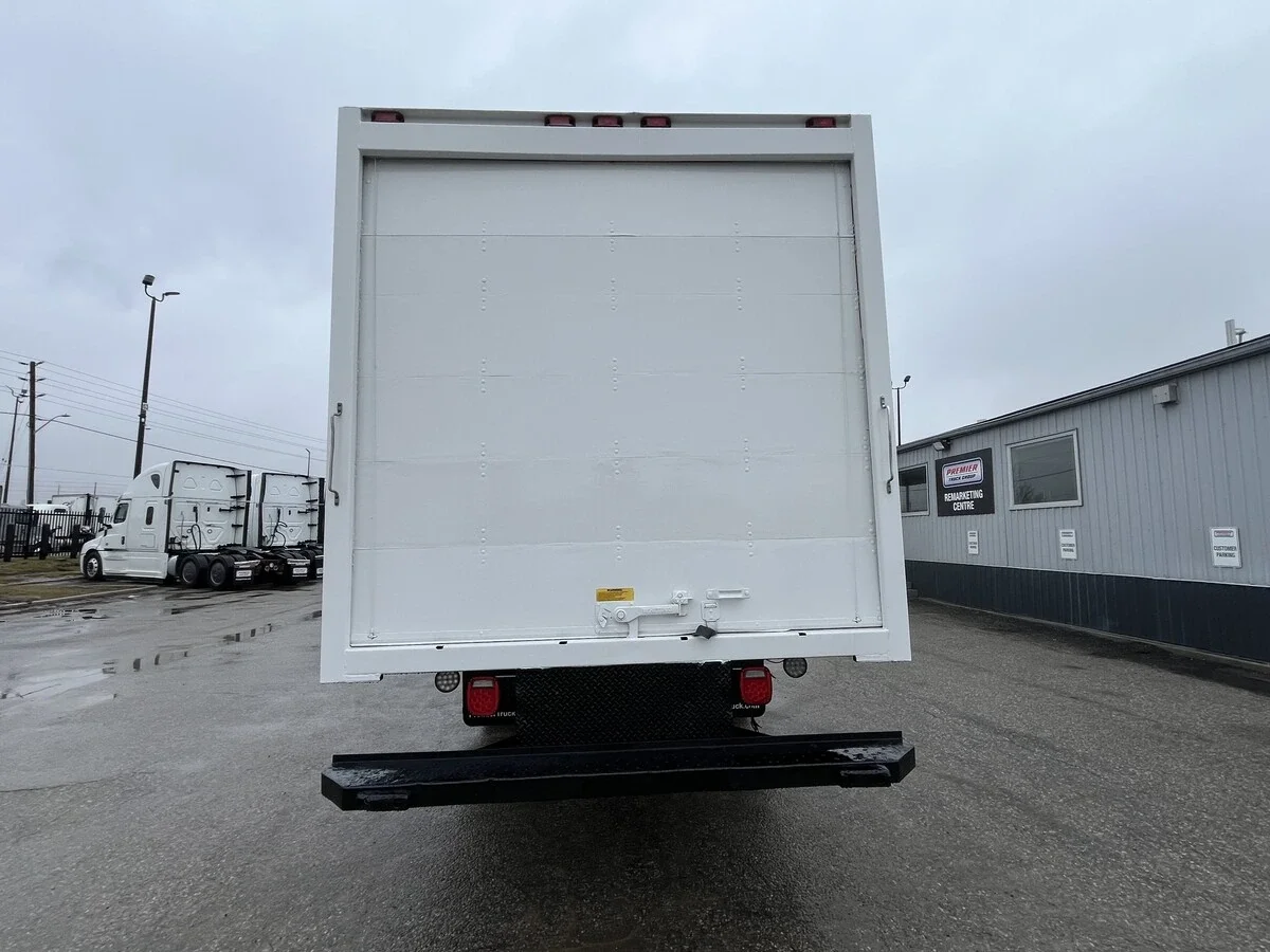 2017 Freightliner M2 106 - image 10