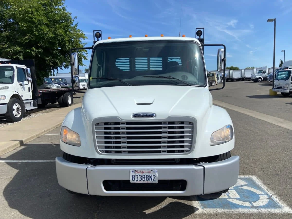 2019 Freightliner M2 106 in West Sacramento, CA — photo 2